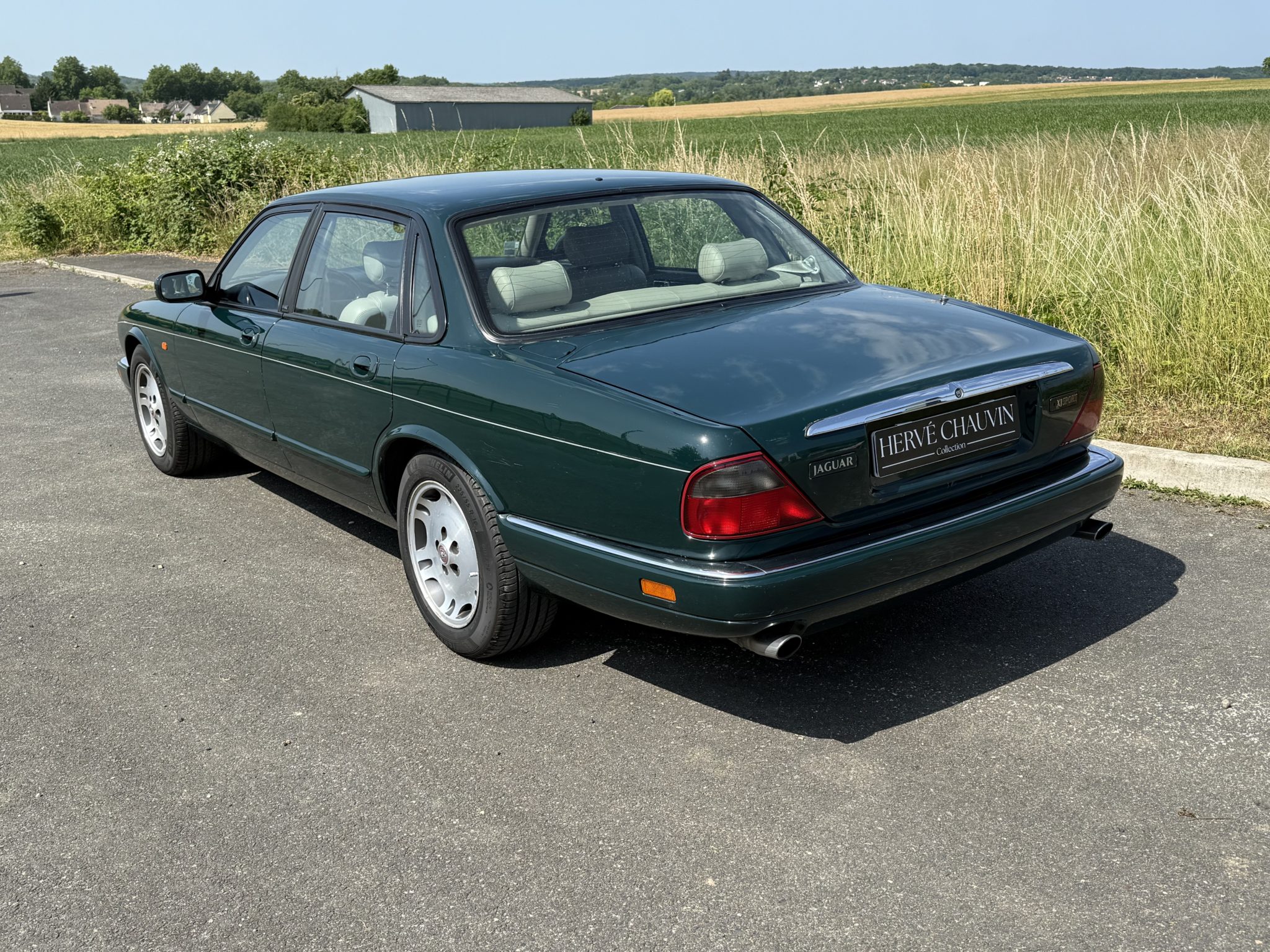 XJ6 3