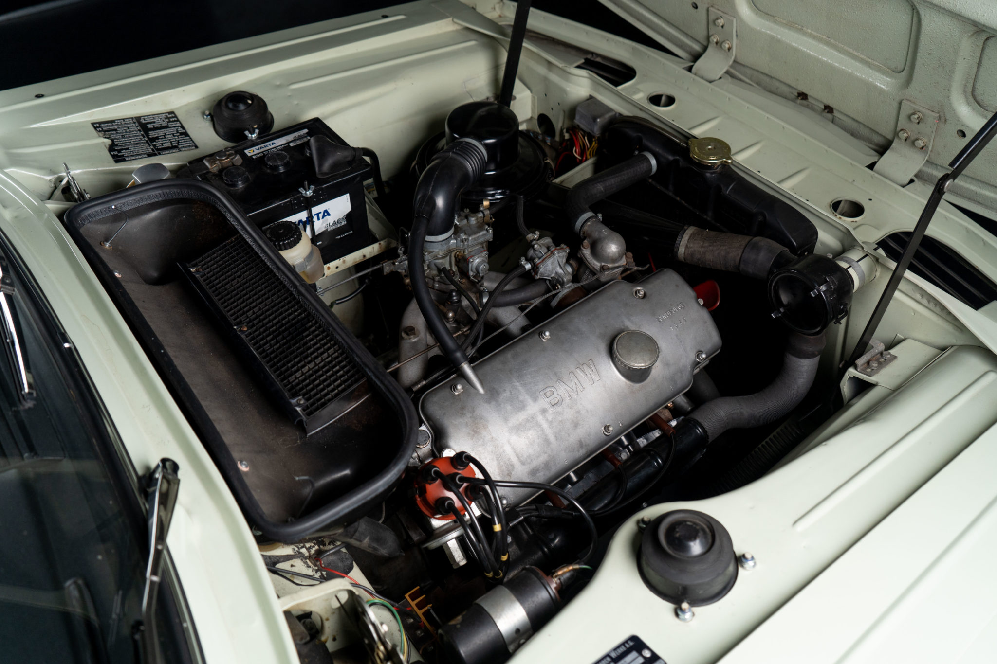 BMW 1600 Vert pale-10