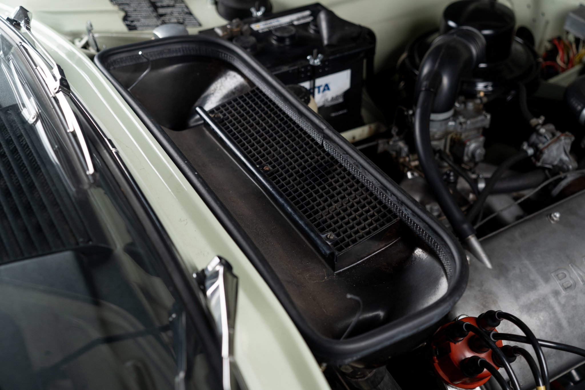 BMW 1600 Vert pale-11