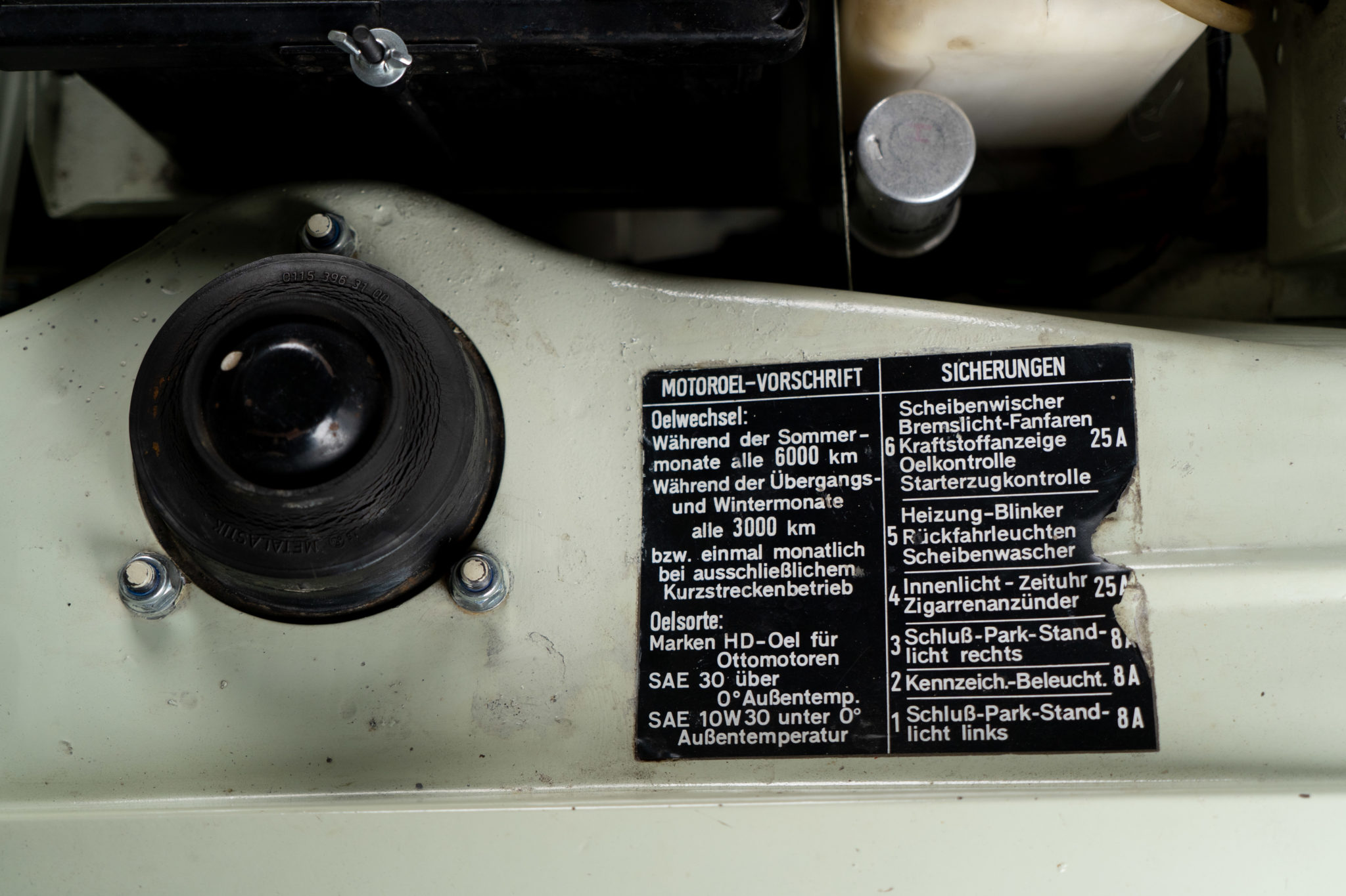 BMW 1600 Vert pale-25