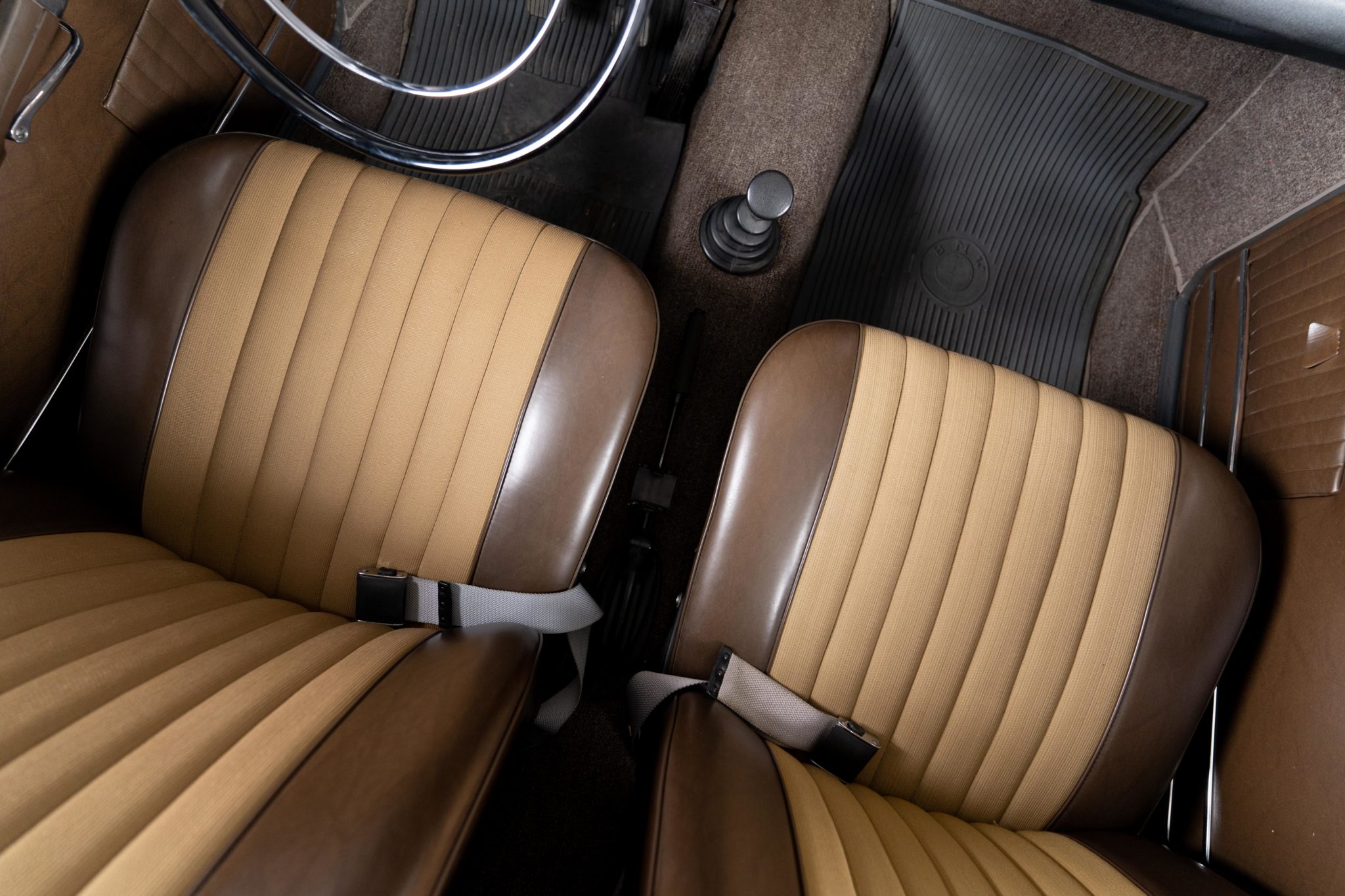 BMW 1600 Vert pale-44