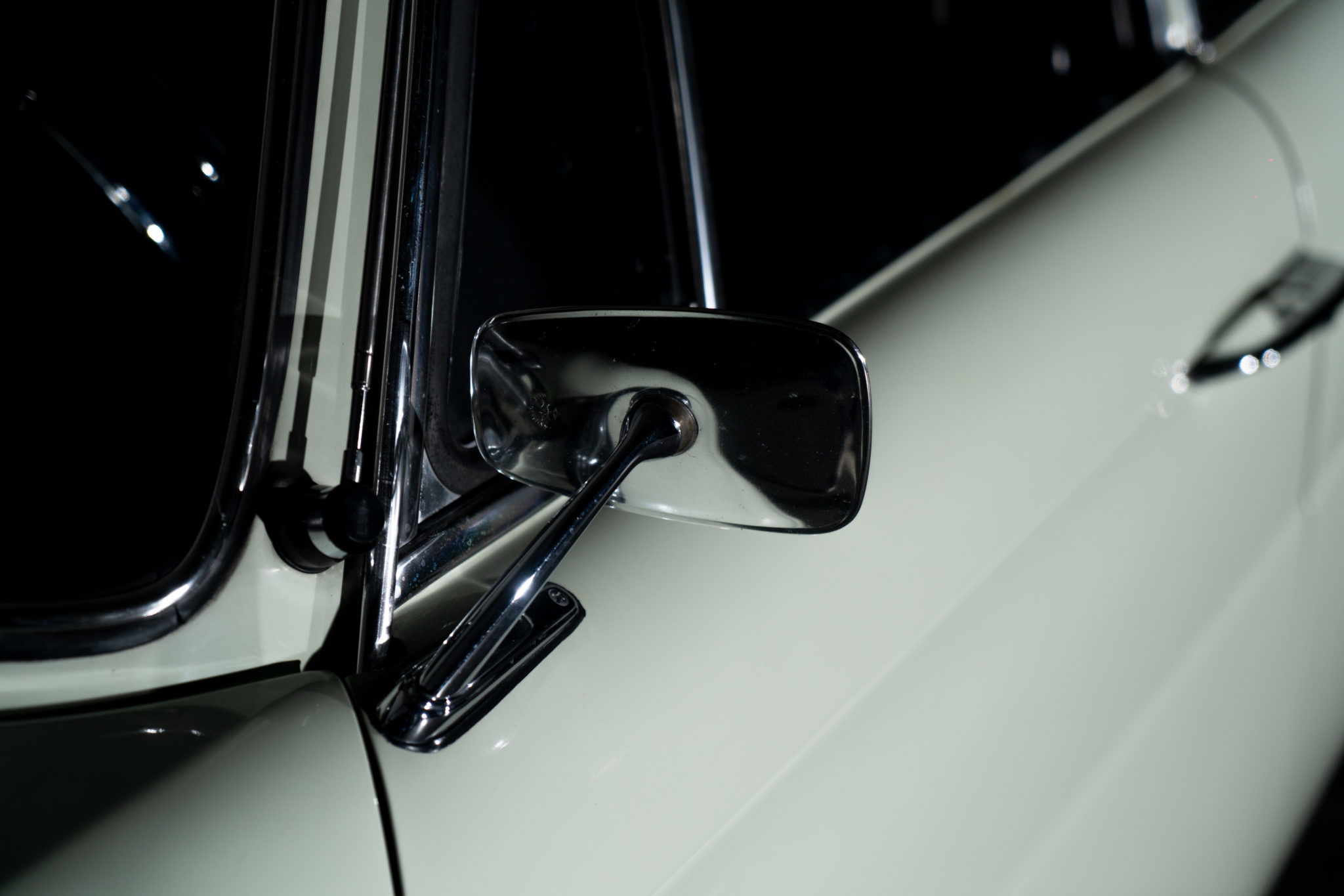 BMW 1600 Vert pale-90